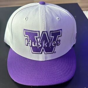 Purple and White Washington Huskies Cap fitted new era hat size 7 1/8